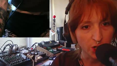 Snapshot of savagewaves chatting on March 27, 11:04 pm savagewaves online show from March 27, 11:04 pm