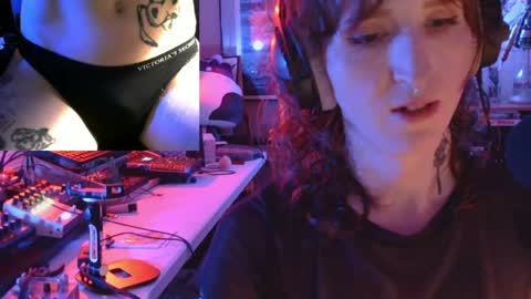 Snapshot of savagewaves chatting on March 29, 12:21 am savagewaves online show from March 29, 12:21 am