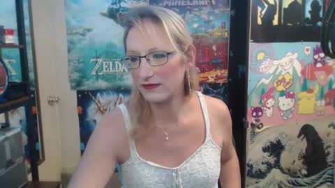 Snapshot of savanah_banana chatting on October 16, 5:47 pm Savanah online show from October 16, 5:47 pm