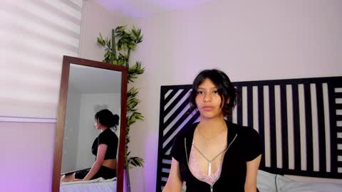 Snapshot of savannah_cameron chatting on December 18, 3:33 pm Savannah online show from December 18, 3:33 pm