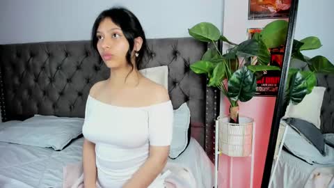 Snapshot of savannah_cameron chatting on February 26, 6:32 pm Savannah online show from February 26, 6:32 pm
