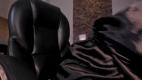 S a v a n n a h  online show from October 10, 11:09 am