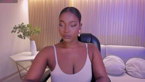 S a v a n n a h  online show from May 15, 10:44 am