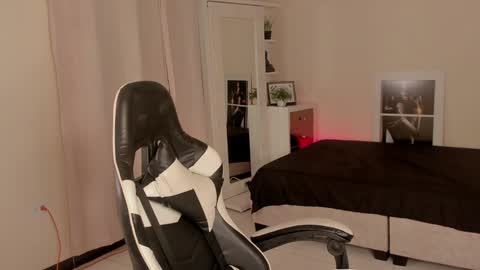 Savannahwildee online show from December 16, 10:56 pm