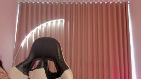 Savannahwildee online show from October 8, 12:14 pm