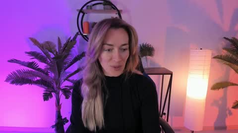 Snapshot of save_the_qween chatting on February 6, 8:50 am save the qween online show from February 6, 8:50 am