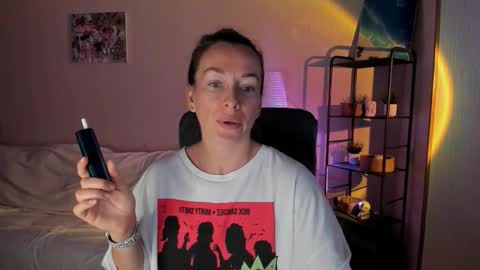 Snapshot of save_the_qween chatting on September 9, 8:58 am save the qween online show from September 9, 8:58 am