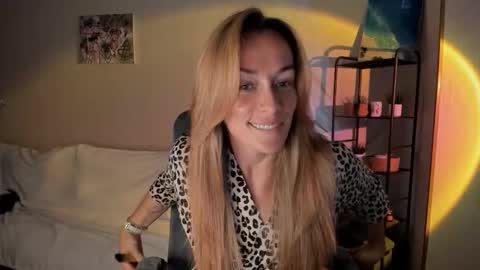 Snapshot of save_the_qween chatting on September 26, 8:07 am save the qween online show from September 26, 8:07 am