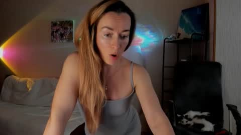 save the qween online show from November 15, 7:05 am