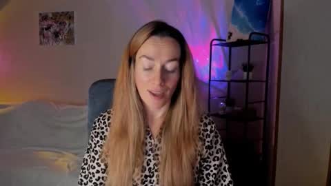 save the qween online show from November 29, 7:33 am