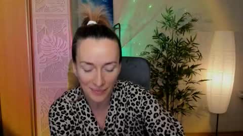 save the qween online show from January 10, 11:23 am