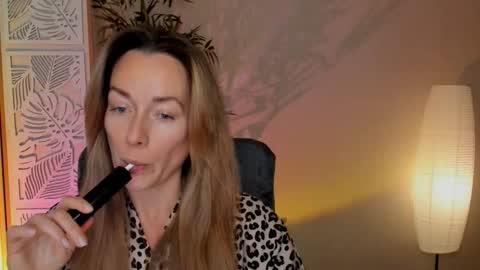 save the qween online show from February 7, 7:01 am