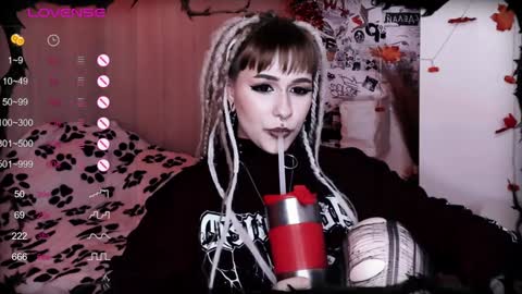 pronoun she. name Mary. age 21. online show from January 7, 9:25 pm