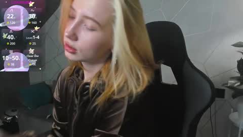 Kira  GMT 7 Mon Thu-Sun  0800am-0200pm  online show from December 16, 1:21 am