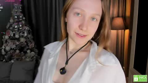 Snapshot of sayllis chatting on April 12, 4:23 pm Ellis 3 online show from April 12, 4:23 pm