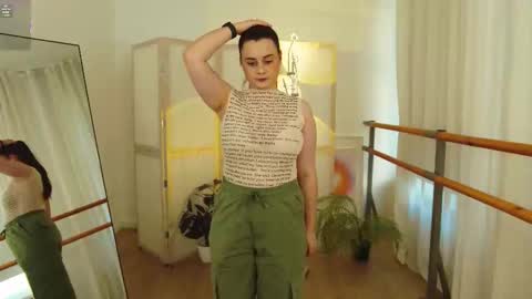 Snapshot of sbella_sweet chatting on September 26, 2:21 pm Bella online show from September 26, 2:21 pm