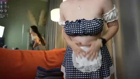 Snapshot of sbella_sweet chatting on September 29, 4:56 pm Bella online show from September 29, 4:56 pm