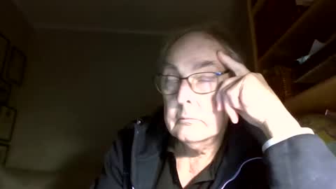 Snapshot of scandxx chatting on February 11, 5:29 pm Scand online show from February 11, 5:29 pm