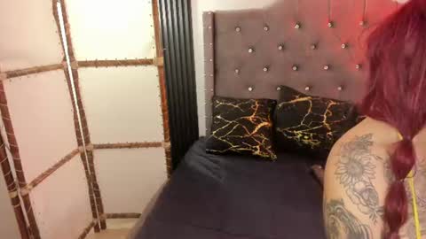 scarbadgirl_ online show from June 26, 4:28 am