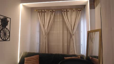 Snapshot of scarleet_miaa chatting on April 16, 7:36 pm Scaelet Mia online show from April 16, 7:36 pm