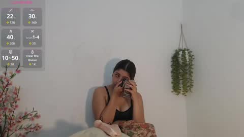 Snapshot of scarlet_100 chatting on May 3, 2:39 am scarlet_100 online show from May 3, 2:39 am