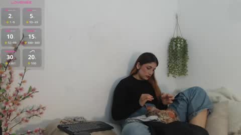 Snapshot of scarlet_100 chatting on May 13, 2:31 am scarlet_100 online show from May 13, 2:31 am