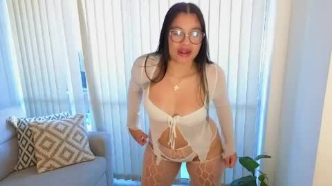scarlet__15 online show from May 7, 12:32 pm