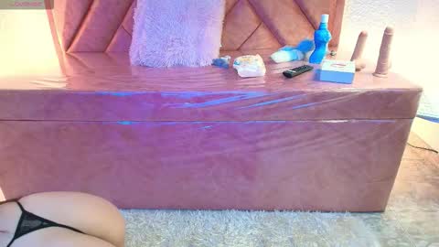 Scarlet  online show from September 16, 4:13 am