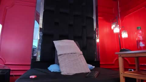 Scarlet Edwars online show from October 9, 6:39 pm