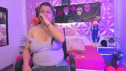 Scarlet  online show from October 18, 4:30 pm