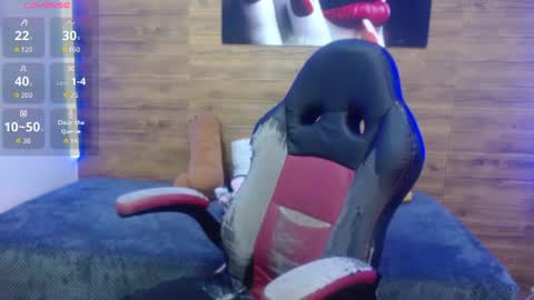 Snapshot of scarlet_hans chatting on June 19, 8:34 pm scarlet_hans online show from June 19, 8:34 pm