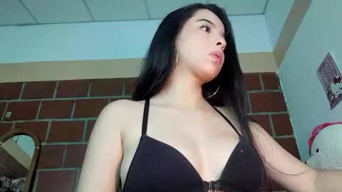 scarlet_muse18 online show from May 2, 3:39 pm