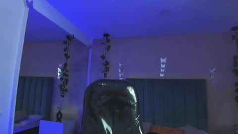 Snapshot of scarlet_pielcanela chatting on April 15, 8:31 pm Scarlet online show from April 15, 8:31 pm