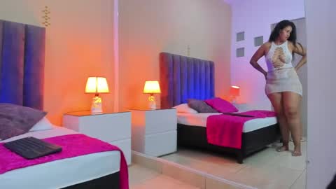 Snapshot of scarlet_pielcanela chatting on May 22, 9:42 pm Scarlet online show from May 22, 9:42 pm