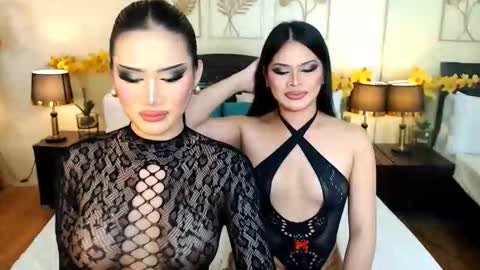 Snapshot of scarlet_snow_asian chatting on January 17, 6:51 am Scarlet online show from January 17, 6:51 am