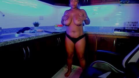 Snapshot of scarlet_vibes17 chatting on February 5, 10:58 pm Scarlet online show from February 5, 10:58 pm