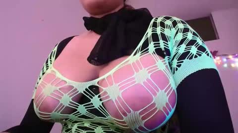 scarlet whisper online show from April 30, 9:41 pm