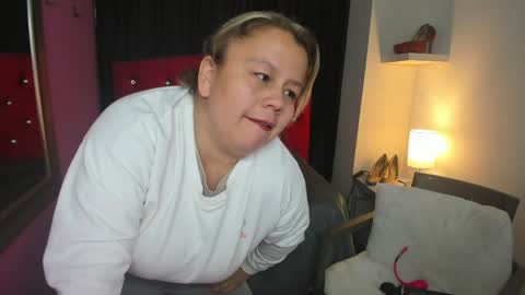 Snapshot of scarletbigtitties chatting on April 2, 11:52 am ScarletBigTitties online show from April 2, 11:52 am