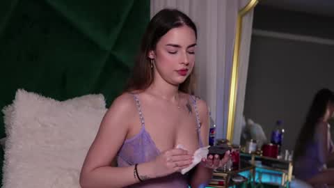 Snapshot of scarletcolesx chatting on June 5, 10:59 pm scarletcolesx online show from June 5, 10:59 pm