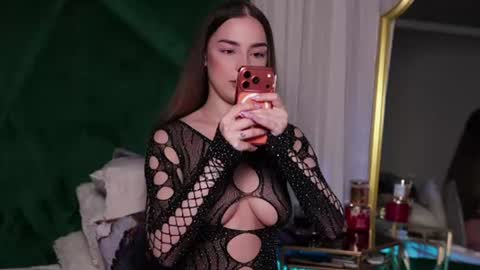 Snapshot of scarletcolesx chatting on June 17, 10:00 pm scarletcolesx online show from June 17, 10:00 pm
