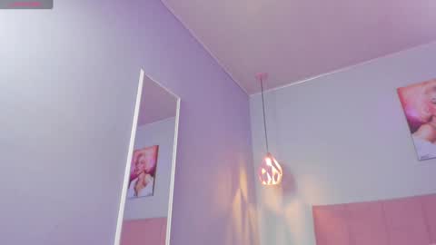 Scarlet  online show from December 19, 5:07 am