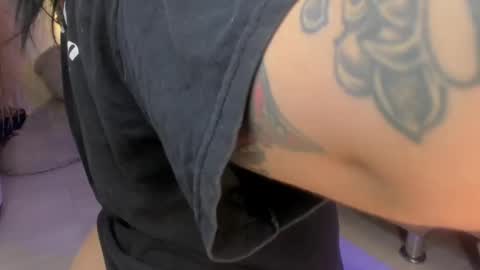 Snapshot of scarleth_jhons_ chatting on December 13, 11:17 pm Scarleth... but not Scarleth Johansson. online show from December 13, 11:17 pm