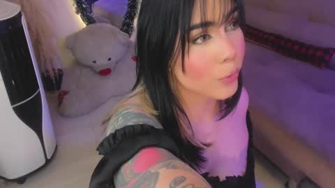 Snapshot of scarleth_jhons_ chatting on December 15, 1:24 am Scarleth... but not Scarleth Johansson. online show from December 15, 1:24 am