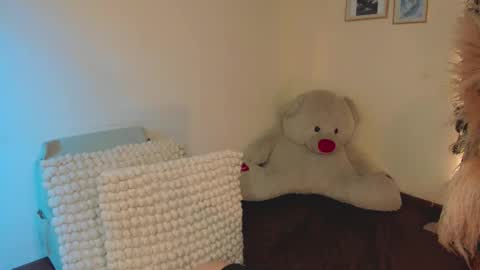 Snapshot of scarleth_jhons_ chatting on February 9, 2:28 am Scarleth... but not Scarleth Johansson. online show from February 9, 2:28 am