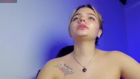 Snapshot of scarleth_owens1 chatting on December 27, 7:29 am online show from December 27, 7:29 am