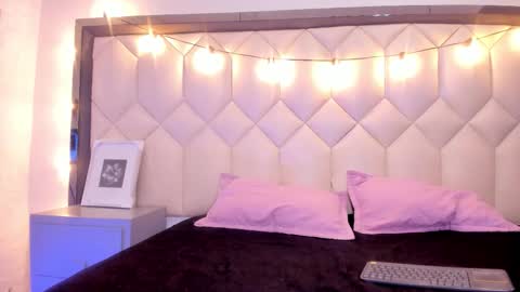 scarlethbigbug online show from February 11, 11:37 am