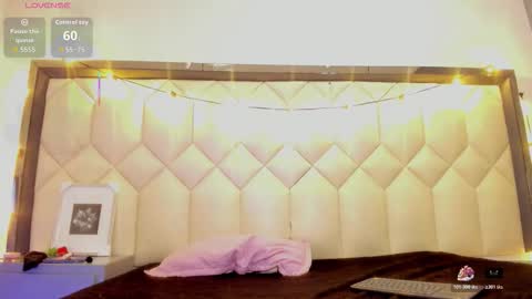 scarlethbigbug online show from March 24, 1:27 pm