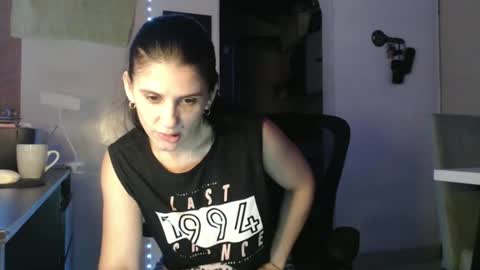 Snapshot of scarletmoons chatting on March 20, 6:51 am scarletmoons online show from March 20, 6:51 am