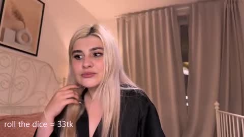 Snapshot of scarletsirens_ chatting on March 17, 8:34 pm scarletsirens_ online show from March 17, 8:34 pm