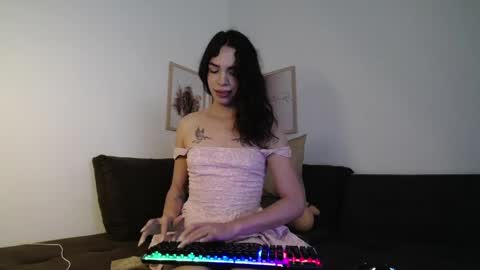 Snapshot of scarlett2026 chatting on April 5, 8:06 pm Scarlet online show from April 5, 8:06 pm